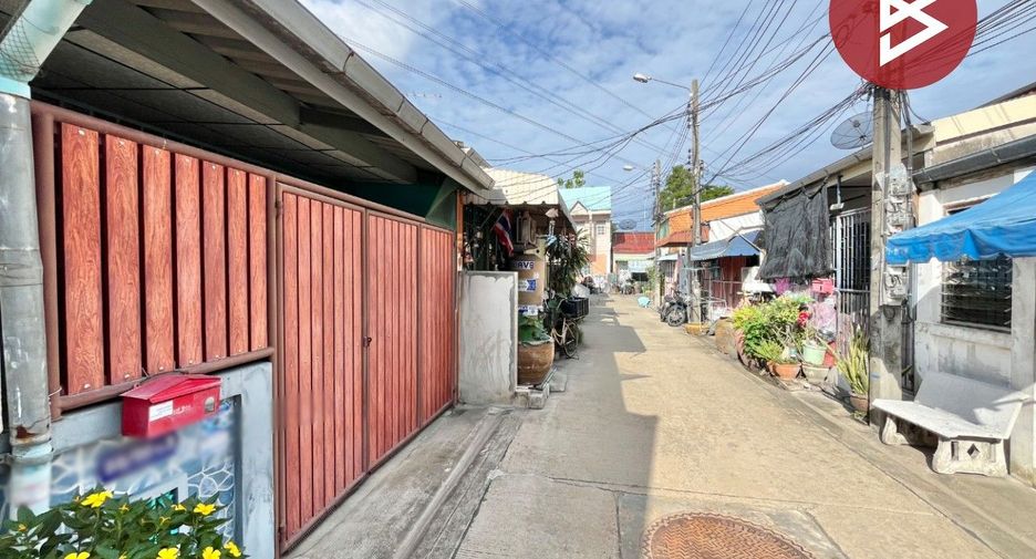 For sale 1 bed townhouse in Mueang Samut Prakan, Samut Prakan
