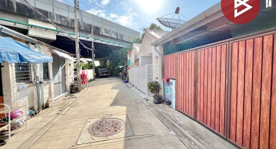 For sale 1 bed townhouse in Mueang Samut Prakan, Samut Prakan