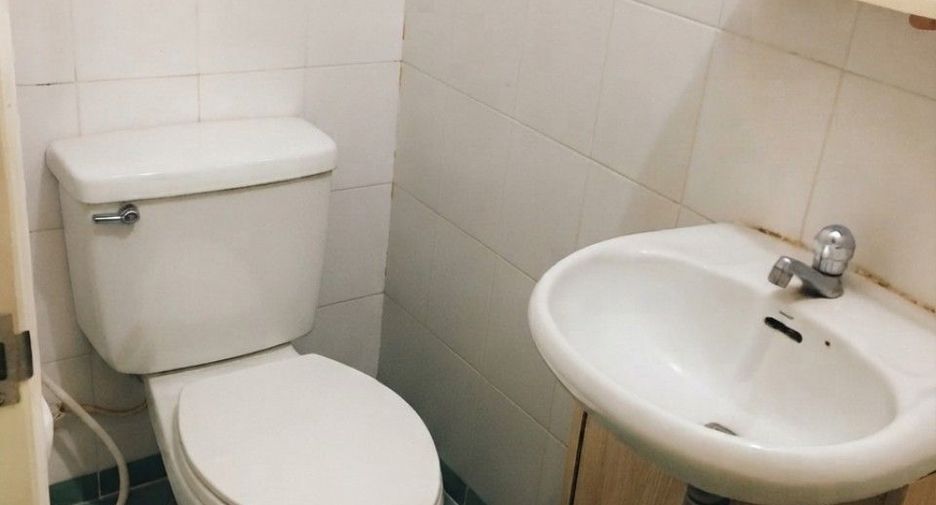 Reihenhaus zum Kauf mit 2 Zimmer in Sam Phran, Nakhon Pathom