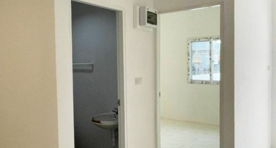 Casa adosada en venta de 2 habitaciones en Bang Pakong, Chachoengsao
