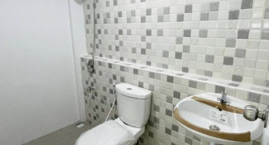 Casa adosada en venta de 2 habitaciones en Bang Pakong, Chachoengsao