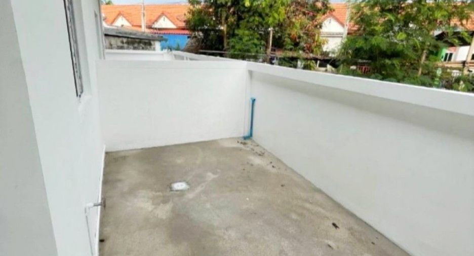 Casa adosada en venta de 2 habitaciones en Bang Pakong, Chachoengsao