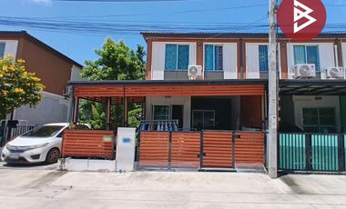 Casa adosada en venta de 3 habitaciones en Bang Bo, Samut Prakan