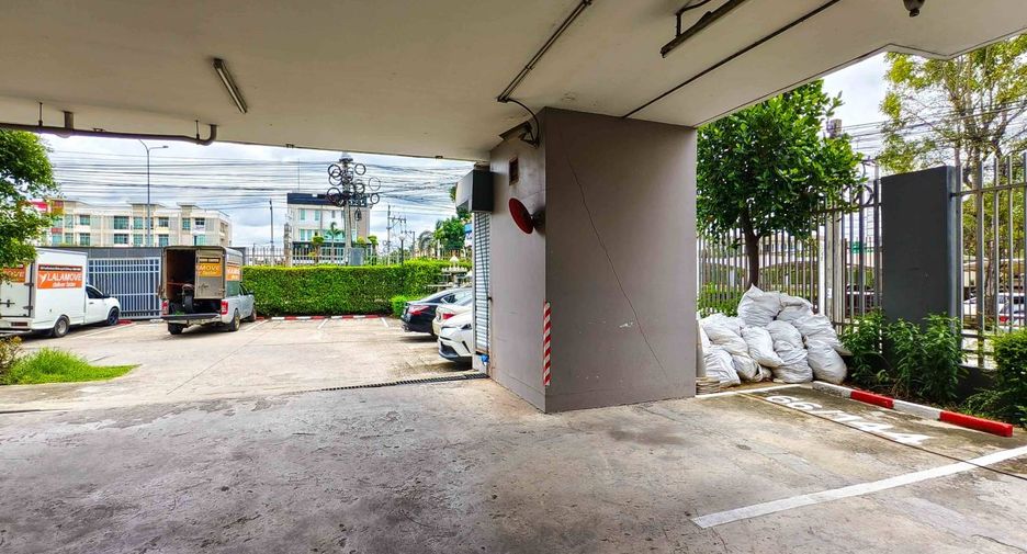 For sale 2 bedrooms condo in Khan Na Yao, Bangkok