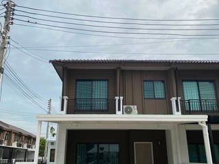 For rent 4 bedrooms townhouse in Mueang Chiang Mai, Chiang Mai