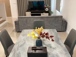 For rent 4 bedrooms townhouse in Mueang Chiang Mai, Chiang Mai