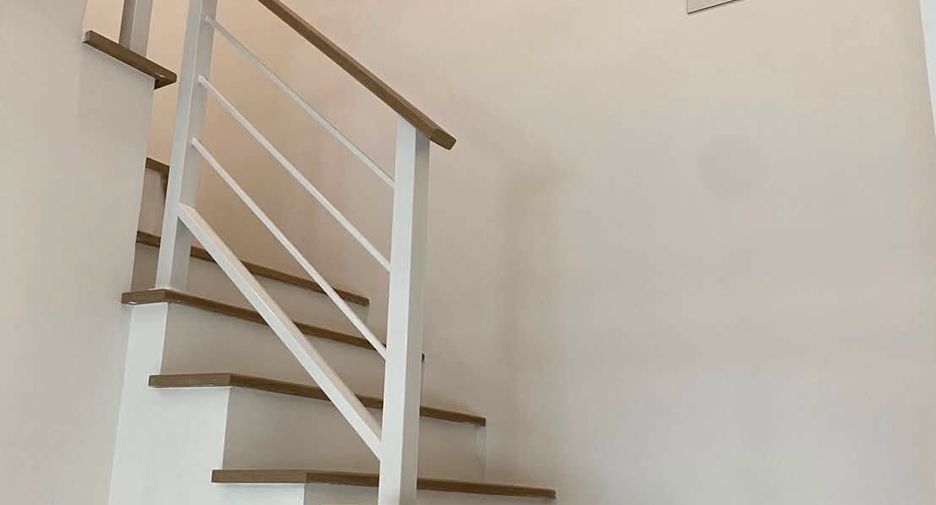 For rent 4 bedrooms townhouse in Mueang Chiang Mai, Chiang Mai