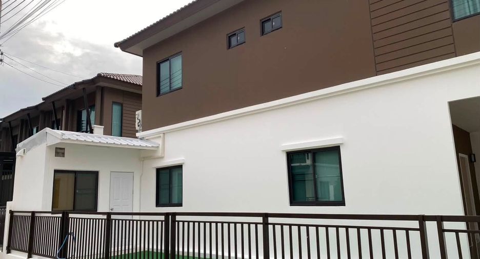 For rent 4 bedrooms townhouse in Mueang Chiang Mai, Chiang Mai