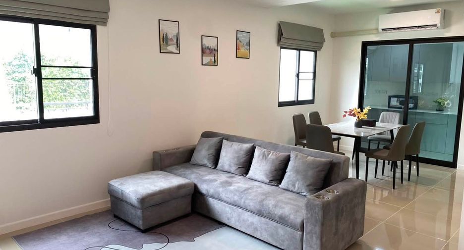 For rent 4 bedrooms townhouse in Mueang Chiang Mai, Chiang Mai