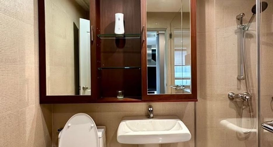 For rent 2 bedrooms house in Pathum Wan, Bangkok
