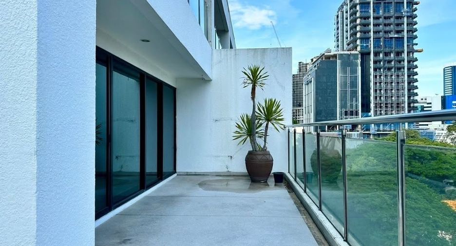 For rent 2 bedrooms house in Pathum Wan, Bangkok