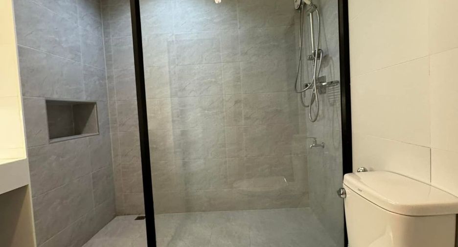 For rent 2 bedrooms condo in Saraphi, Chiang Mai