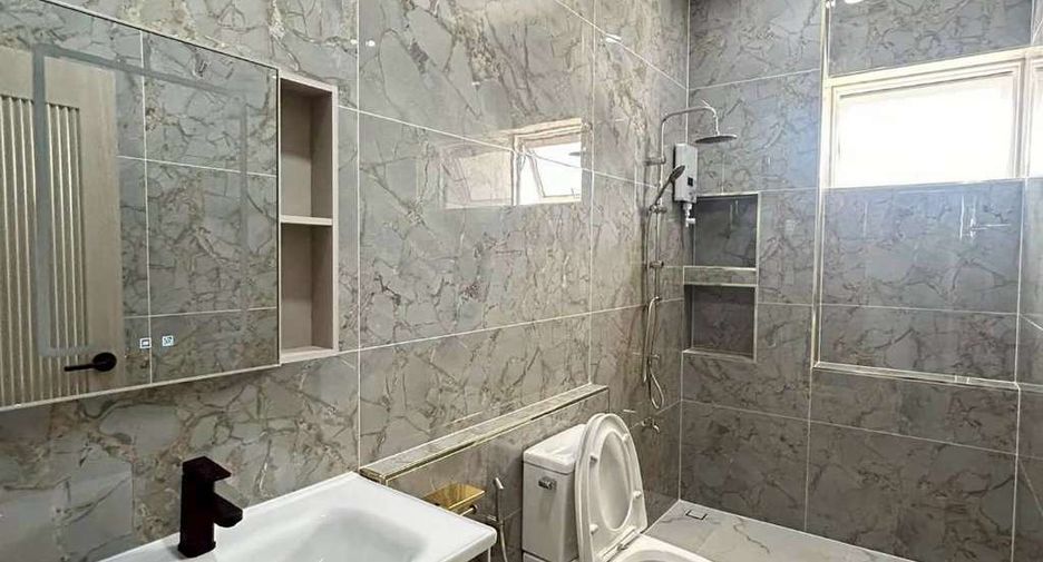For sale 5 bedrooms house in Hang Dong, Chiang Mai