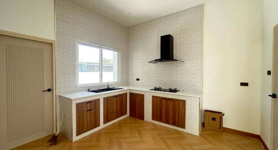 For sale 5 bedrooms house in Hang Dong, Chiang Mai