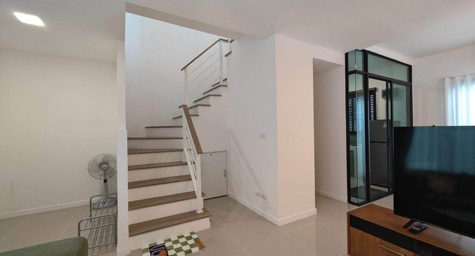 For rent 3 bedrooms townhouse in Mueang Chiang Mai, Chiang Mai