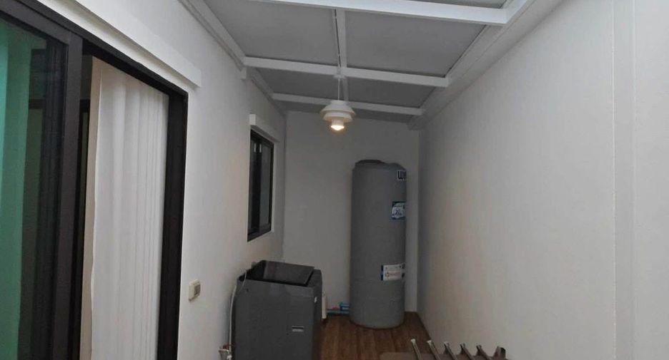 For rent 3 bedrooms townhouse in Mueang Chiang Mai, Chiang Mai