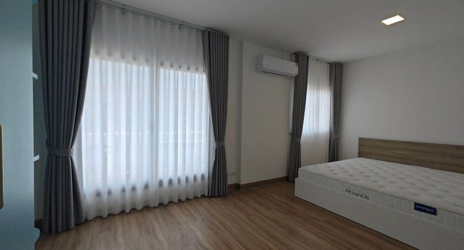 For rent 3 bedrooms townhouse in Mueang Chiang Mai, Chiang Mai