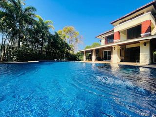 For Rent 8 Bedroom House In Mueang Chiang Mai