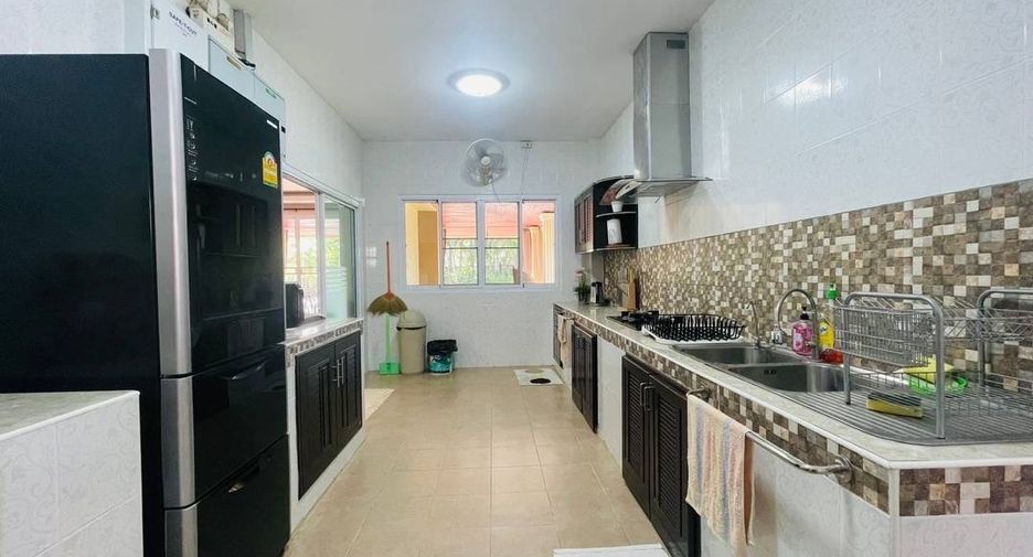 For rent and for sale 8 bedrooms house in Mueang Chiang Mai, Chiang Mai