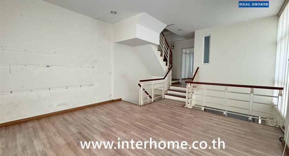 For sale 3 bedrooms townhouse in Bueng Kum, Bangkok