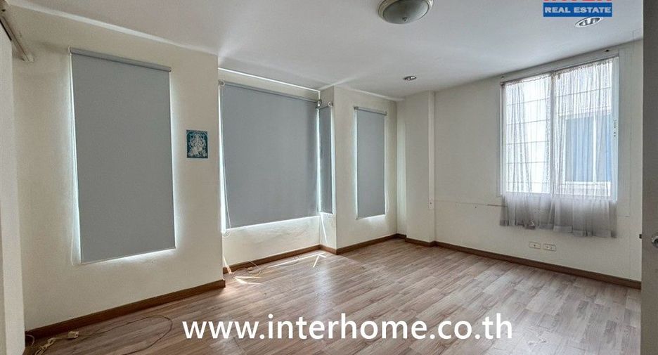 For sale 3 bedrooms townhouse in Bueng Kum, Bangkok