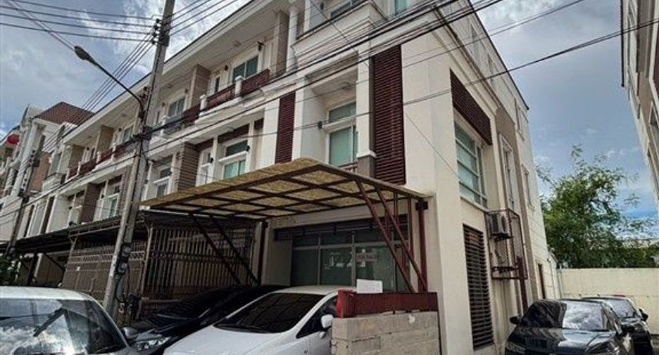 For sale 3 bedrooms townhouse in Bueng Kum, Bangkok