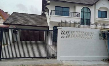 Продажа 3 спальни дом в Хуаи Кхщанг, Бангкок