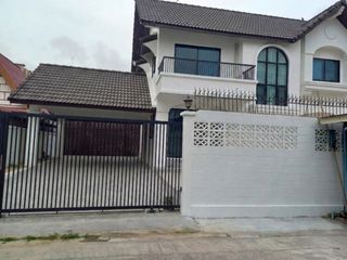 出售 3 卧室 独立屋 在 Huai Khwang, 曼谷