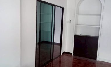 Продажа 3 спальни дом в Хуаи Кхщанг, Бангкок