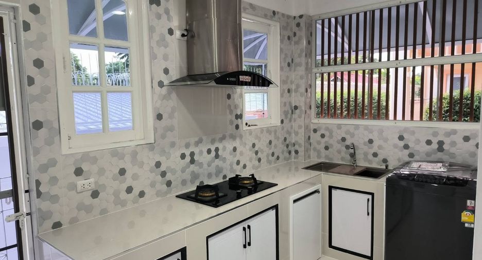 For rent 3 bedrooms house in Mueang Chiang Mai, Chiang Mai