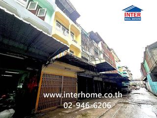 Local comercial en venta de 4 habitaciones en Din Daeng, Bangkok