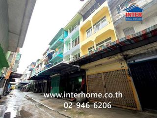 Local comercial en venta de 4 habitaciones en Din Daeng, Bangkok