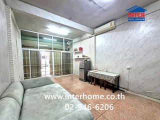 Local comercial en venta de 4 habitaciones en Din Daeng, Bangkok