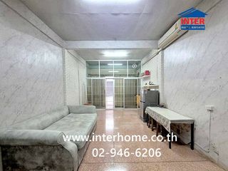 Local comercial en venta de 4 habitaciones en Din Daeng, Bangkok