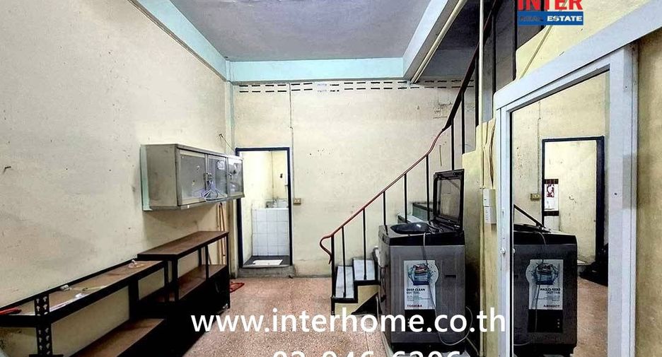 Local comercial en venta de 4 habitaciones en Din Daeng, Bangkok