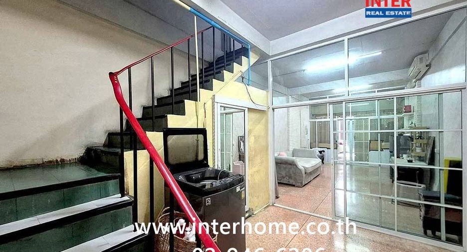Local comercial en venta de 4 habitaciones en Din Daeng, Bangkok
