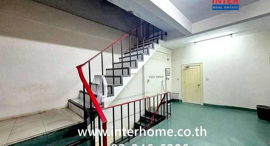 Local comercial en venta de 4 habitaciones en Din Daeng, Bangkok