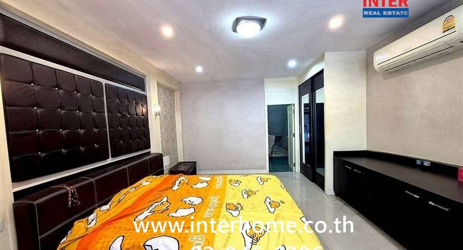 Local comercial en venta de 4 habitaciones en Din Daeng, Bangkok