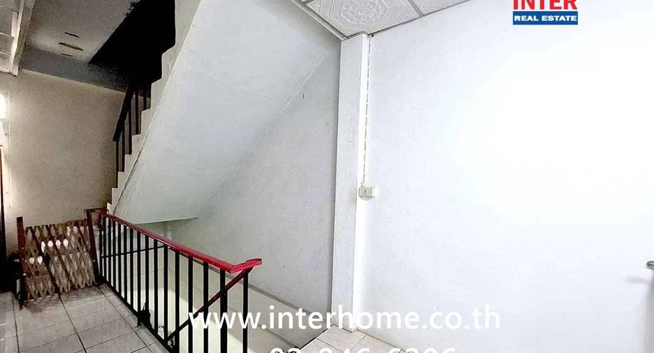 Local comercial en venta de 4 habitaciones en Din Daeng, Bangkok