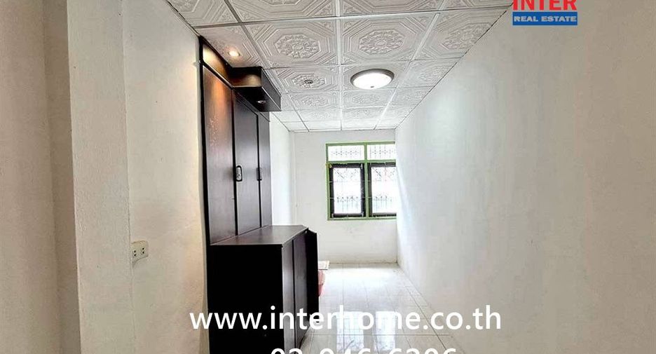 Local comercial en venta de 4 habitaciones en Din Daeng, Bangkok