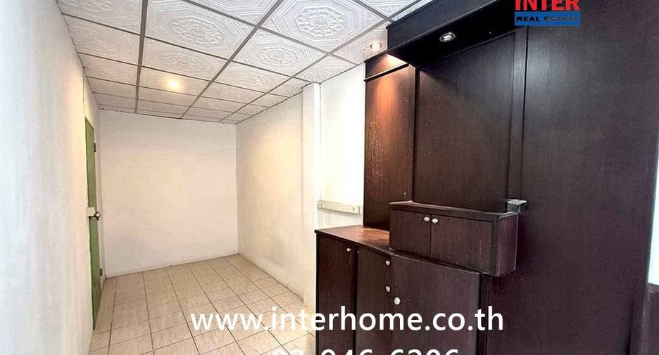 Local comercial en venta de 4 habitaciones en Din Daeng, Bangkok