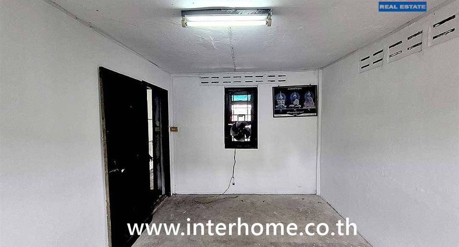 Local comercial en venta de 4 habitaciones en Din Daeng, Bangkok