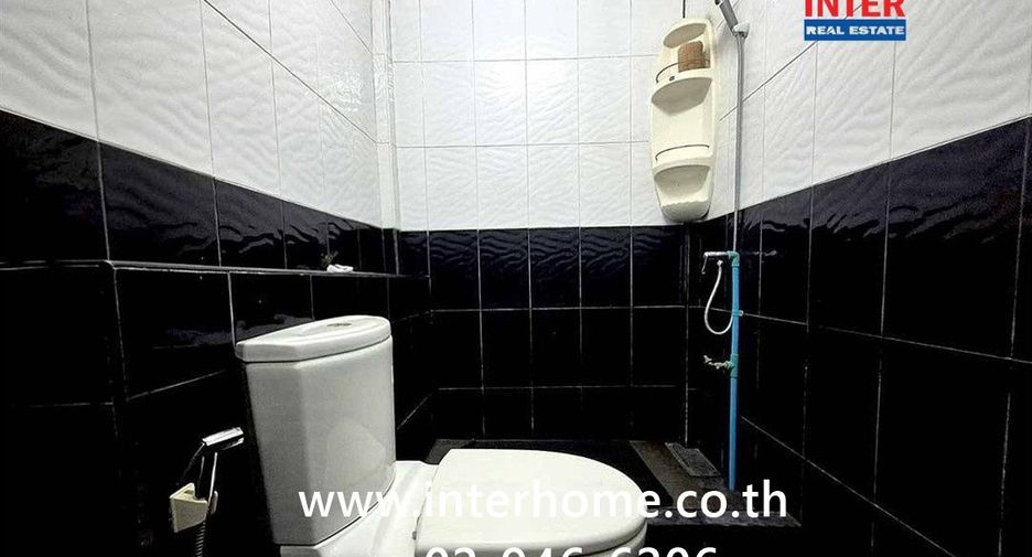 Local comercial en venta de 4 habitaciones en Din Daeng, Bangkok