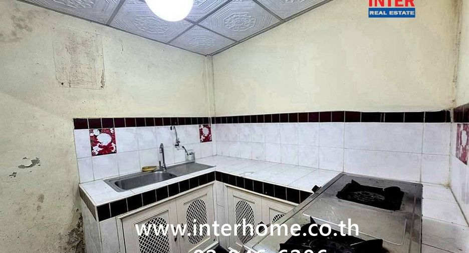 Local comercial en venta de 4 habitaciones en Din Daeng, Bangkok