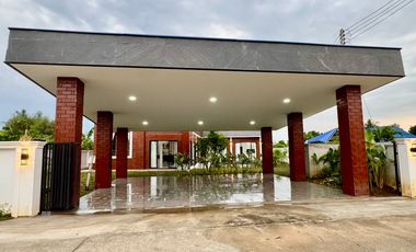 For rent and for sale 5 bedrooms house in Saraphi, Chiang Mai