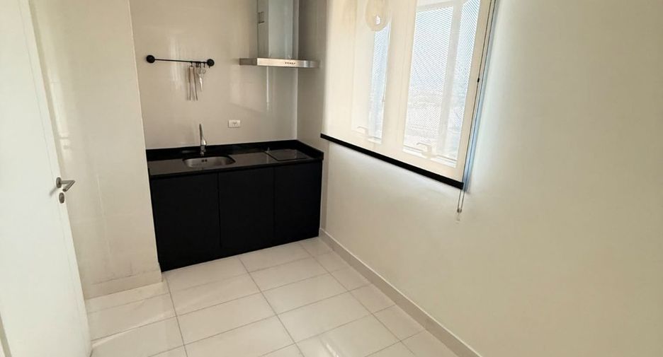 Продажа 4 спальни кондо в Ян Наща, Бангкок