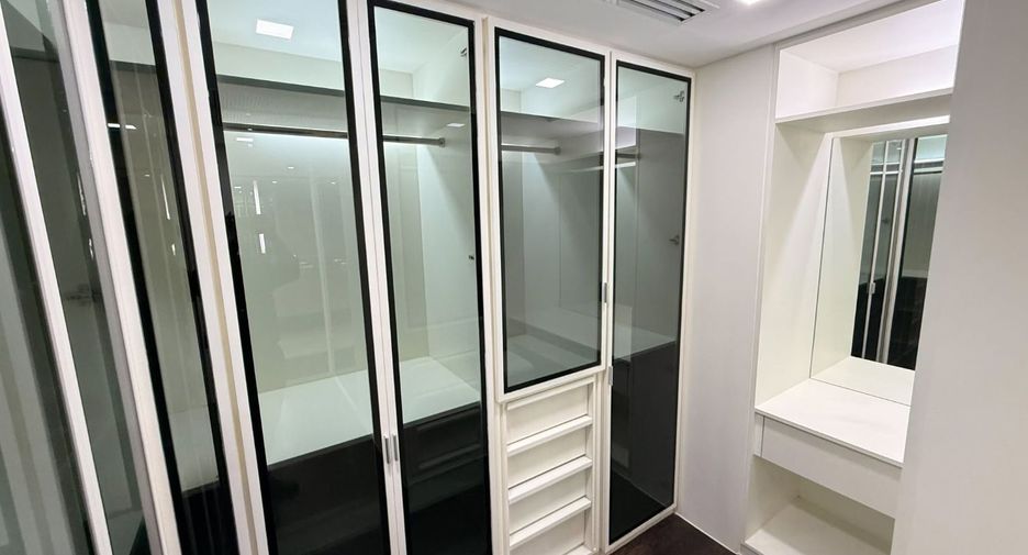 Продажа 4 спальни кондо в Ян Наща, Бангкок