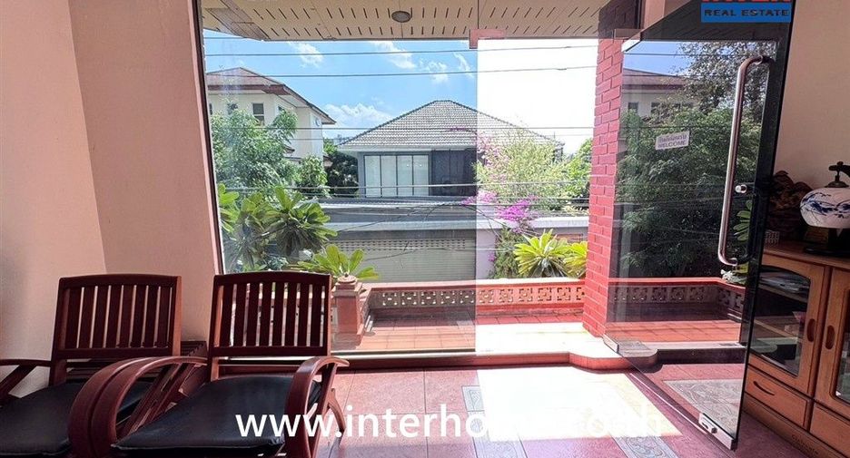 For sale 5 bedrooms townhouse in Mueang Nonthaburi, Nonthaburi