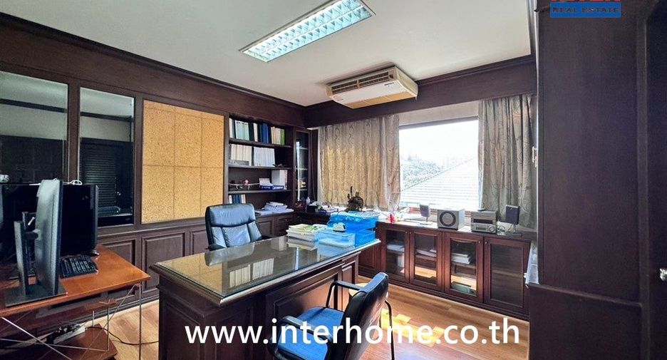For sale 5 bedrooms townhouse in Mueang Nonthaburi, Nonthaburi