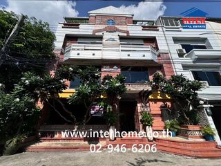 For sale 5 bedrooms townhouse in Mueang Nonthaburi, Nonthaburi